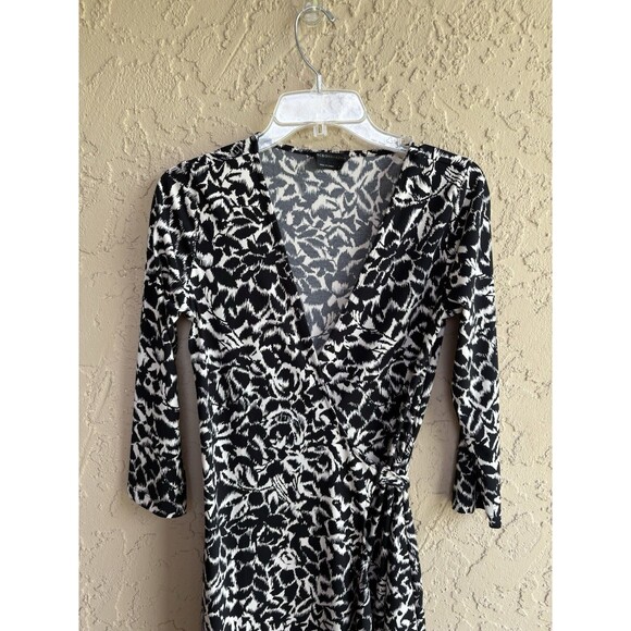 BCBG MaxAzria Women’s Small Black Ivory Floral 3/4 Sleeve Stretch Wrap Tie Dress - Picture 9 of 11